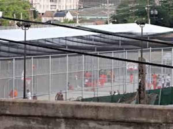 Jail break in America; inmates facing murder charges, others escape