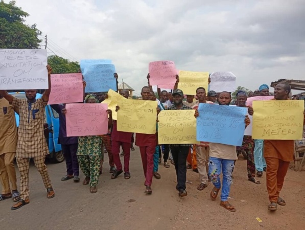 Protest: Contractors, IBEDC clash over alleged exploitation in Osun