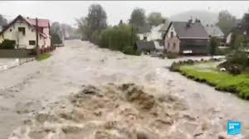 ?Violent, vicious? thunderstorms sweep southeastern France, three dead
