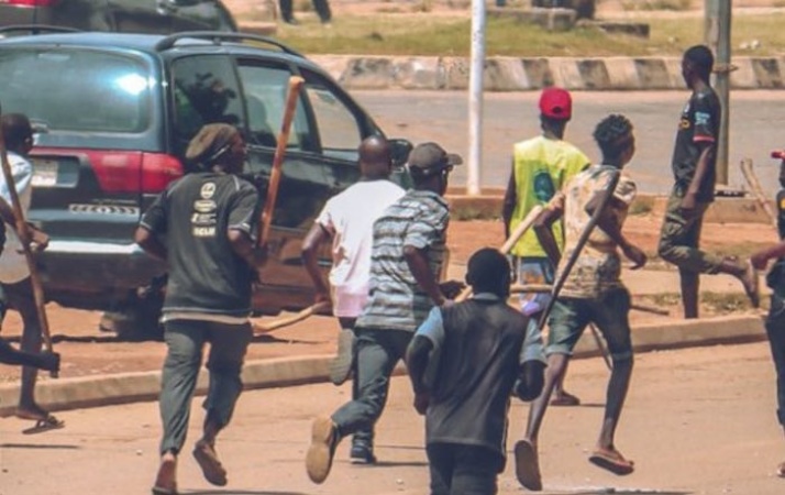 Two feared dead as youths, security agents clash in Edo