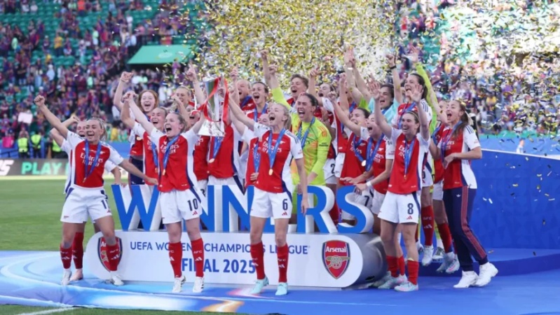 Arsenal stun Barca to win first Champions League title in 18 years