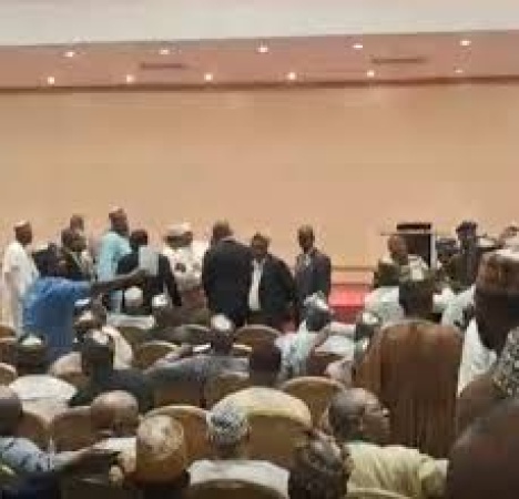 BREAKING: Chaos in Abuja as Jigawa delegates disrupt Atiku, Obi coalition meeting