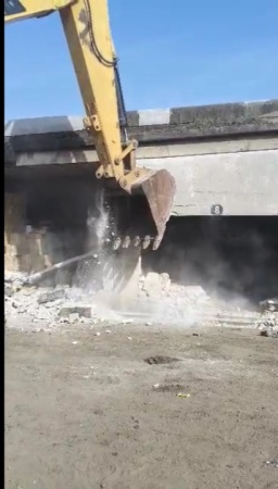 FG begins demolition of structures under Lagos Iddo Bridge, cites collapse risk