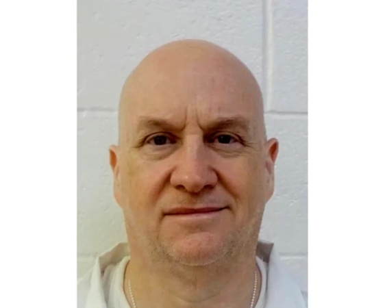 Ex-police chief convicted of rape and murder escapes from US prison