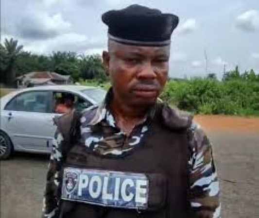 Police summon officers caught in viral video extorting motorists