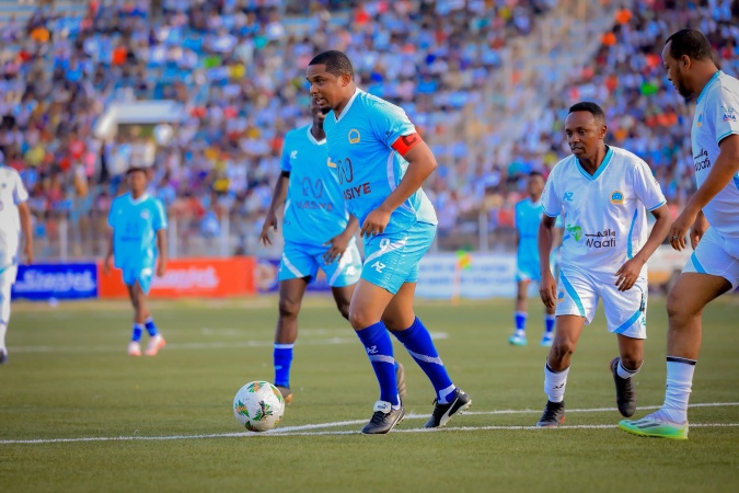 Okocha, Eto?o, Adebayor, play exhibition game in Somalia