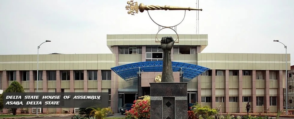 Policemen stop journalists from covering Delta gov?s address to lawmakers