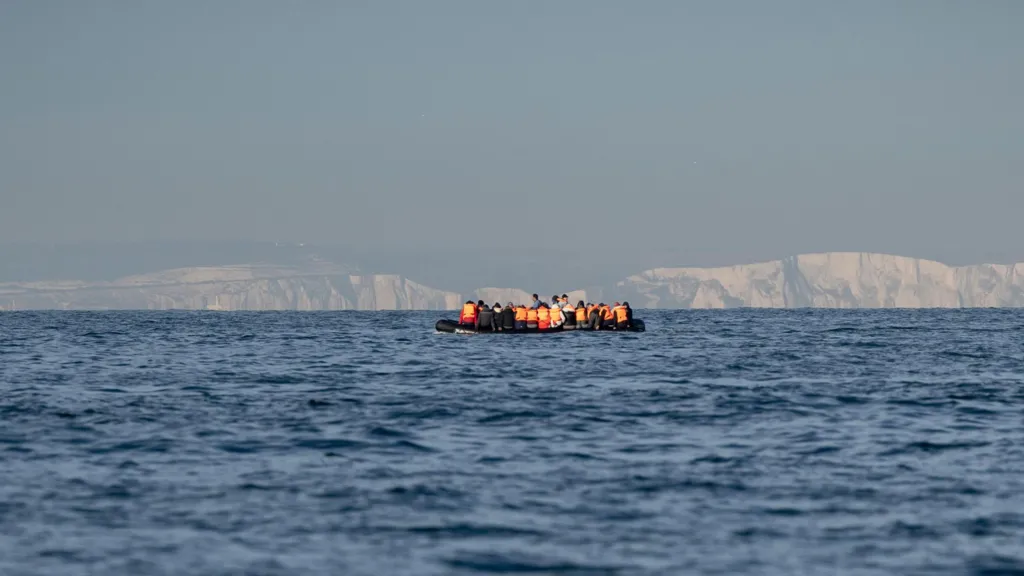 Migrant dies in english channel crossing attempt
