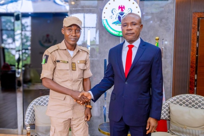 Mbah receives Immigration officer who apprehended fleeing Enugu ritual suspect