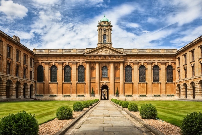 Chinese students reconsider UK degrees as fees rise, visa rules tighten