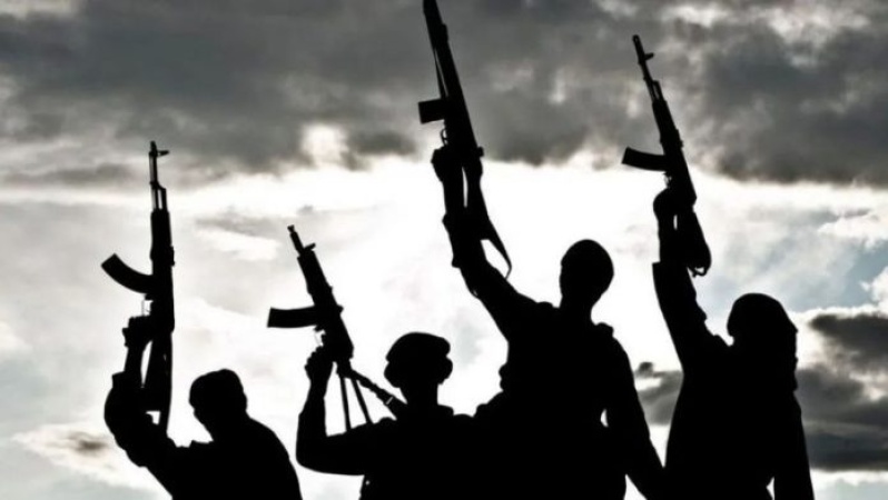 Gunmen attack Kwara LGA, kill vigilante, burn houses