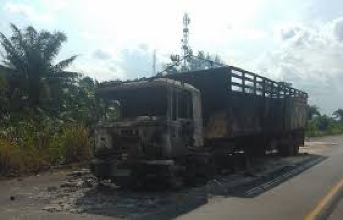 Two truck drivers gunned down, vehicles set ablaze in Imo