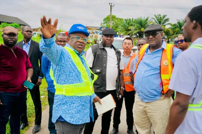 Umahi sad over slow pace of work on Enugu-Onitsha Expressway