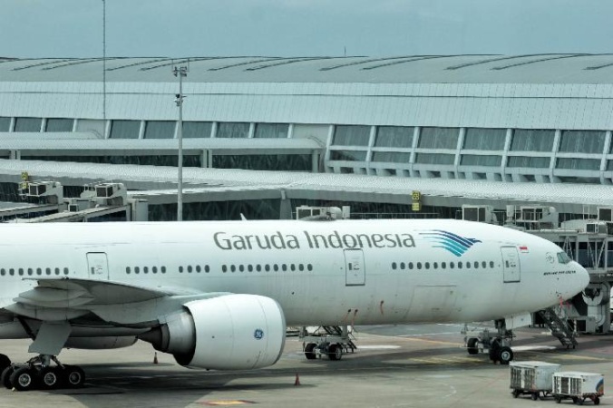 Entire flight crew suspended after search for passenger?s stolen phone