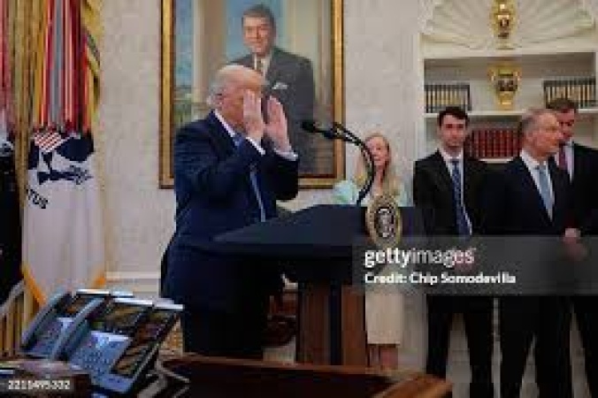 Trump says ?very wealthy? group to buy TikTok
