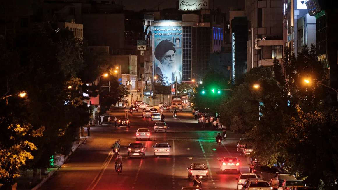 Iranian official says US nuclear proposal is ?incoherent and disjointed,? as sources warn talks momentum is collapsing