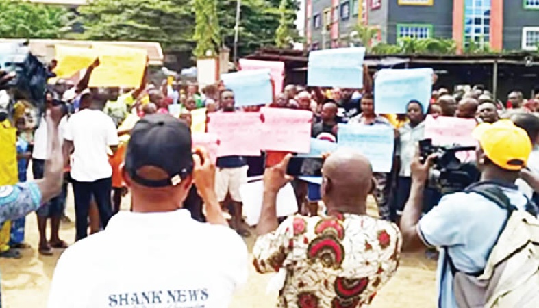 Anambra community protests exploitative estimated billing by EEDC, poor power supply