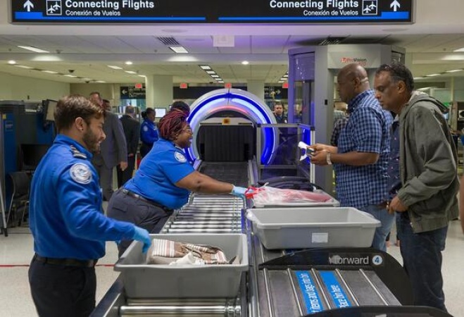TRAVEL WARNING United, Southwest, & passengers on other major US airlines warned over hoodies and T-shirts that trigger TSA alarms