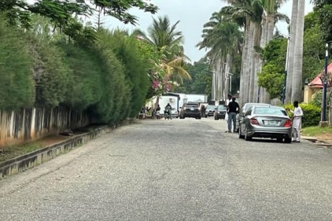 Security beefed up as sympathisers throng Buhari?s Kaduna residence