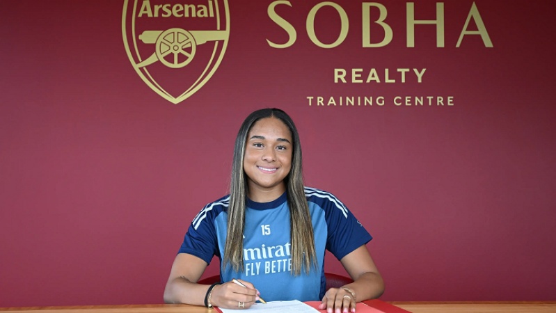 Smith joins Arsenal for world record ?1m fee
