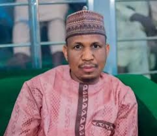 Buhari?s fan splashes N1m on ex-president?s grave diggers