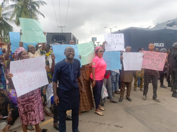 Lagos APC members protest, demand chairman?s removal