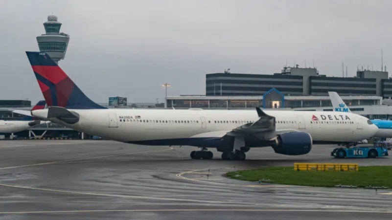 Delta flight makes emergency landing after turbulence injures 25 people