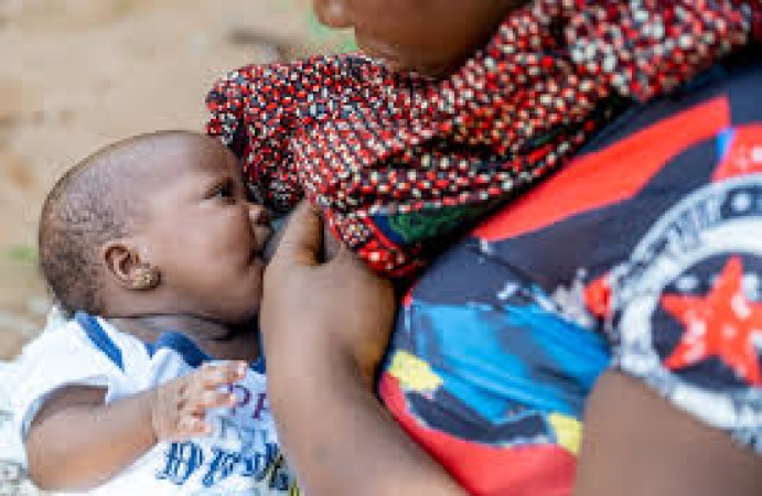 Breastfeeding, babies? first vaccine ? UNICEF