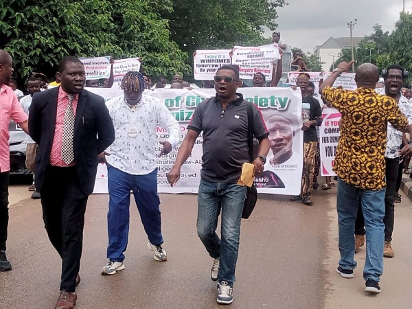 Lagos-Calabar coastal highway: Protesters storm Ministry of Works over demolition