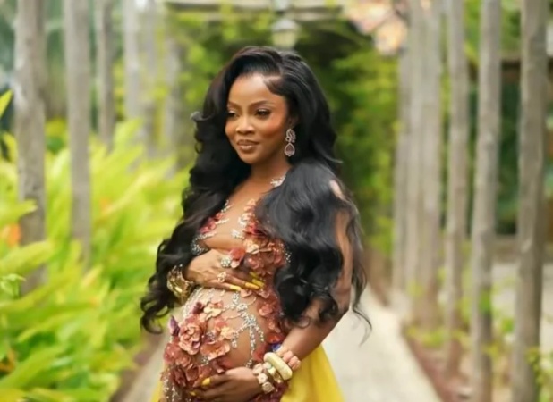 Funke Akindele, Toyin Abraham, Tiwa Savage defend Toke Makinwa?s baby bump
