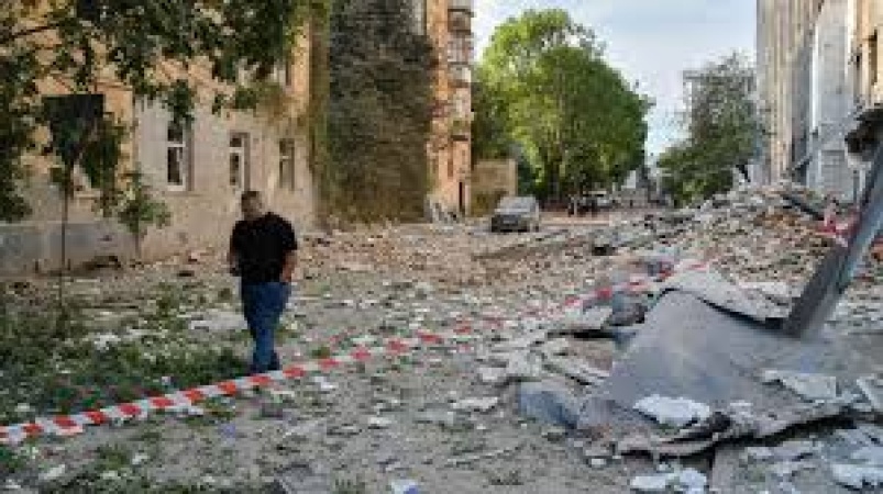 Russia launches biggest wave of strikes on Ukraine for weeks