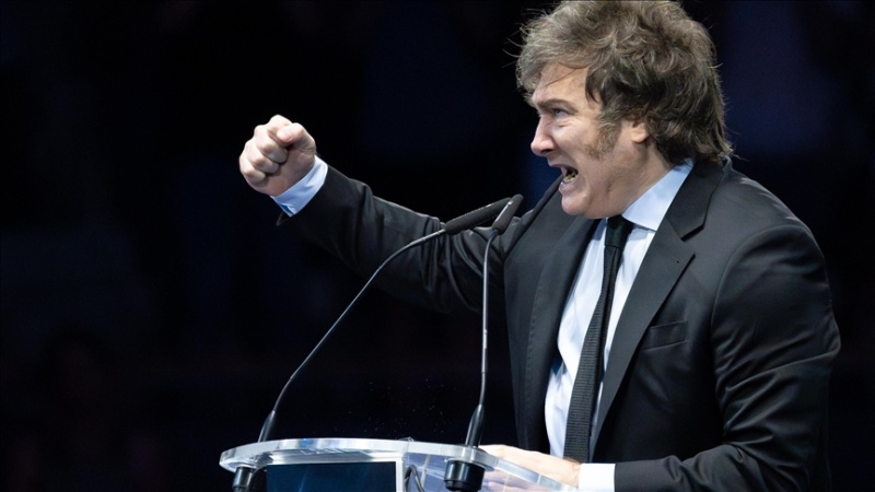 Argentina?s president pelted with stones while campaigning