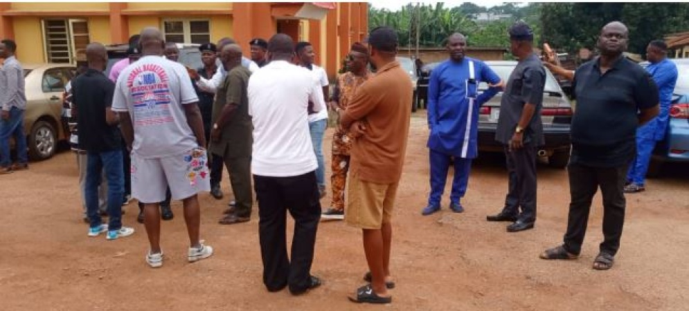 Residents protest over poor power supply in Akure, picket BEDC Office