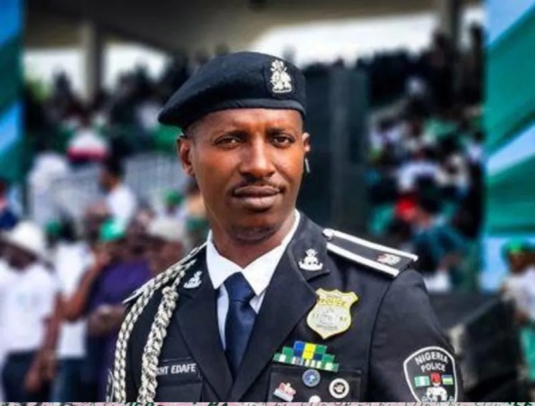21-year-old girl, dispatch riders arrested for drug trafficking in Delta