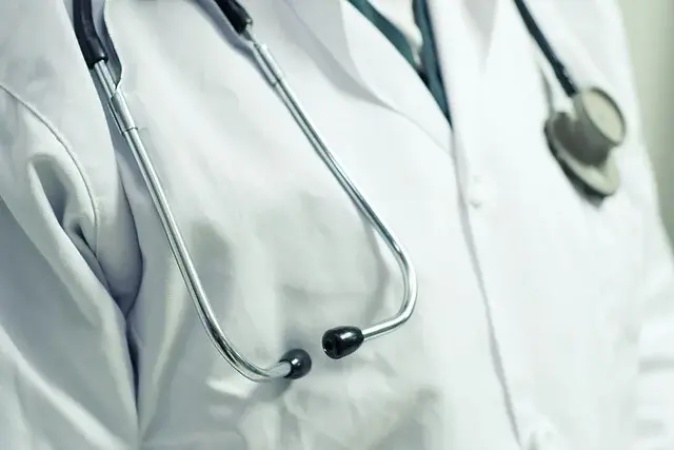 Doctor abandons operation midway to have sex with nurse