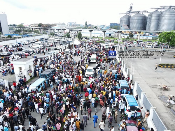 BREAKING: Thousands gather at Rivers Govt house for Fubara?s return