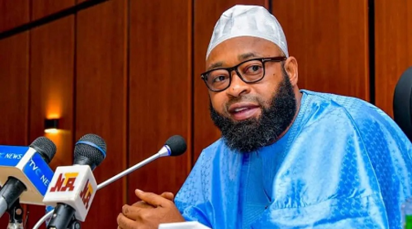 Niger bans under-18s from picking scraps, ?condemned iron?