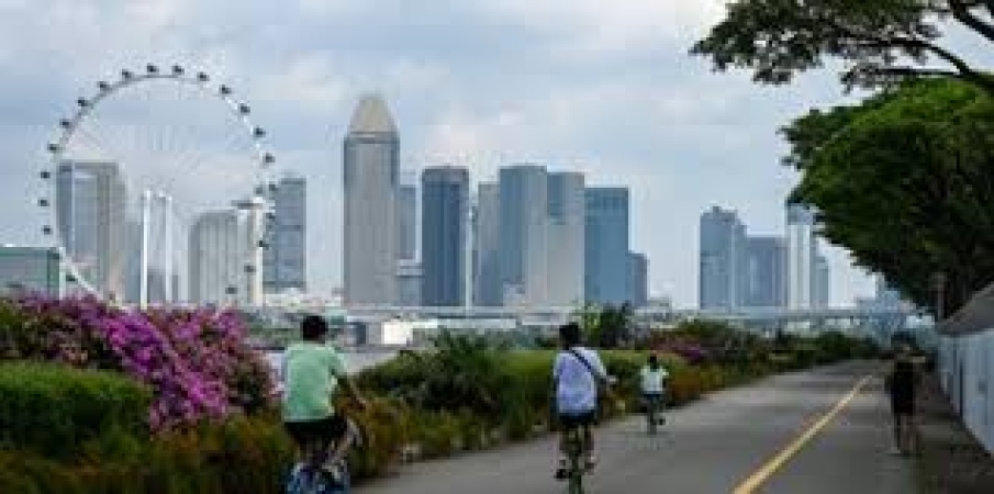 Singapore, the UK, and Switzerland are the top destinations for the world's superrich to send their money, HSBC says