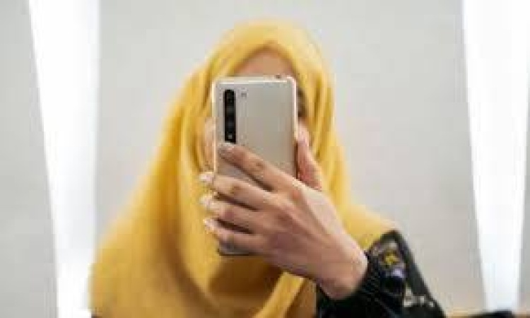 Afghan women lose their 'last hope' as Taliban shuts down internet