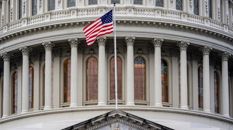 U.S. government shuts down as talks collapse