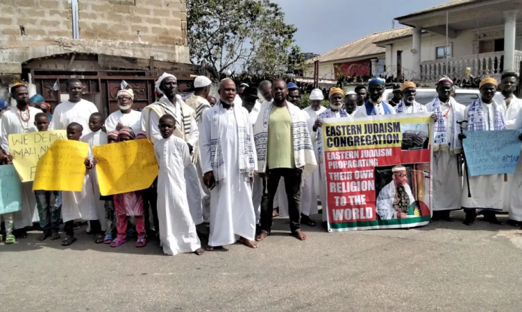 Jewish worshipers storm Abia, push for Kanu?s release