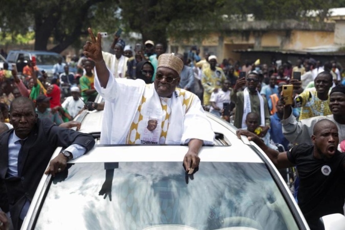 Cameroon?s Opposition leader, Bakary, makes early gains in Biya?s strongholds