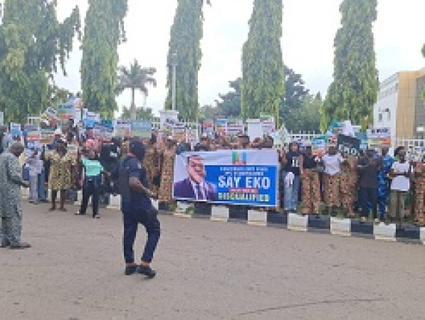 PHOTOS: Protest rocks APC headquarters over Kayode Ojo?s Ekiti primary exclusion