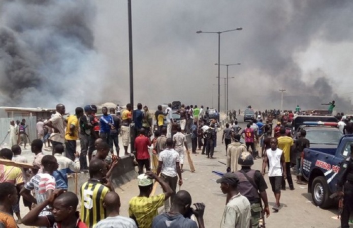One killed, monarch?s palace burnt as youth leadership crisis erupts in Rivers community