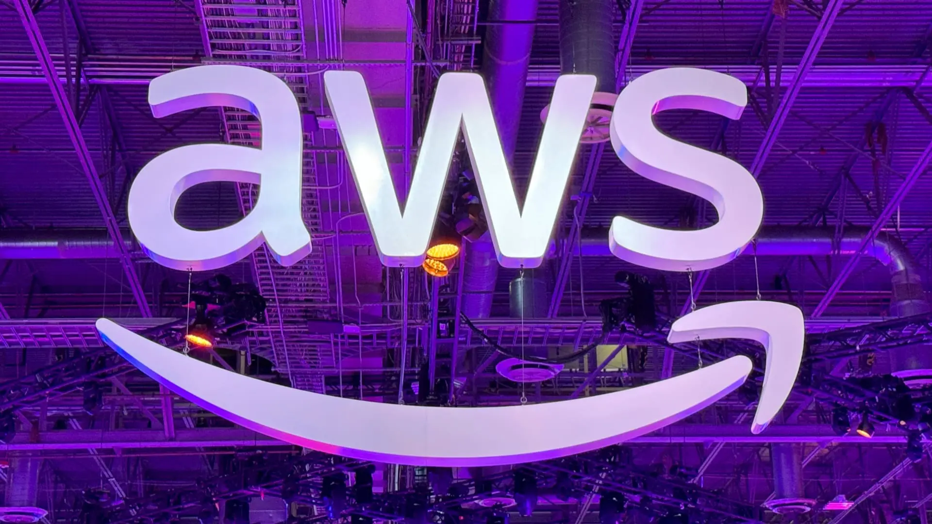 JUST IN Amazon Cloud Outage Disrupts Snapchat, Major Banks? Services Worldwide