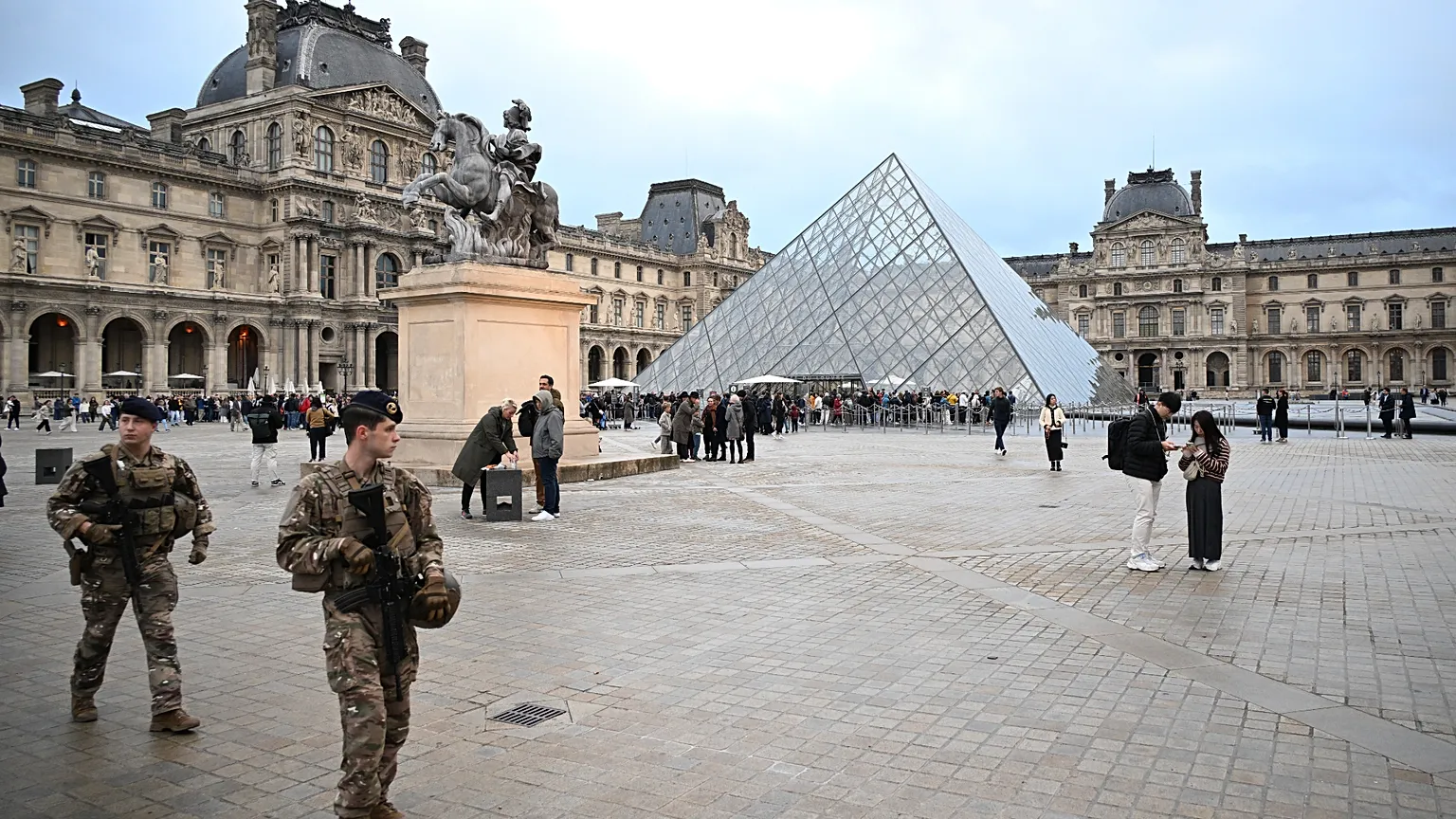Louvre Reopens Three Days After Daring ?88 Million Jewellery Heist