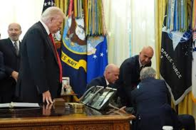 Shock, anxiety as White House guest faints besides Trump