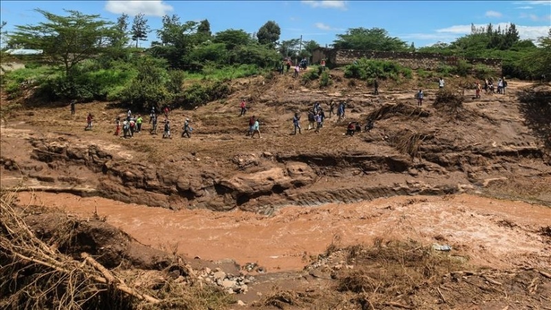 30 confirmed dead in weekend landslides in Indonesia, as searches for 21 missing continue