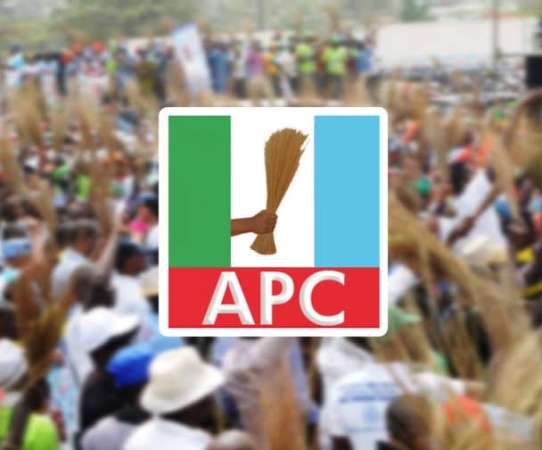 FCT poll: PDP chairmanship aspirant, councilor, 203 others defect to APC