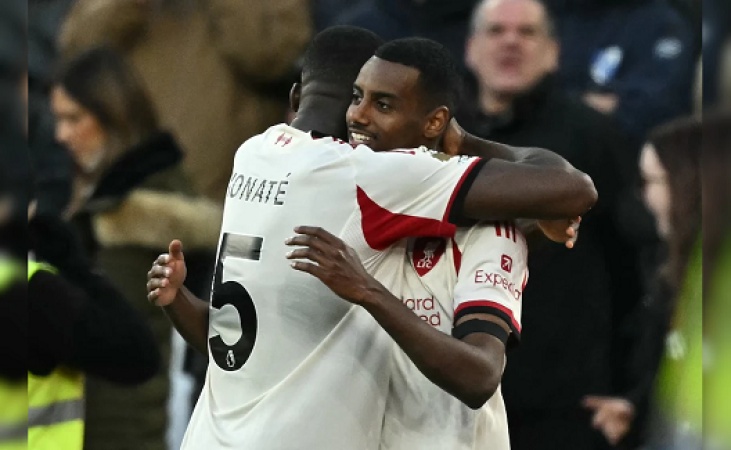 Isak scores as Liverpool stop rot at 10-man West Ham